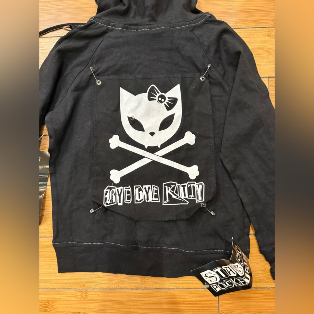 NWT Bye Bye Kitty Youth S Black Pierced Cat Vintage Hoodie skull D ring - Picture 8 of 8